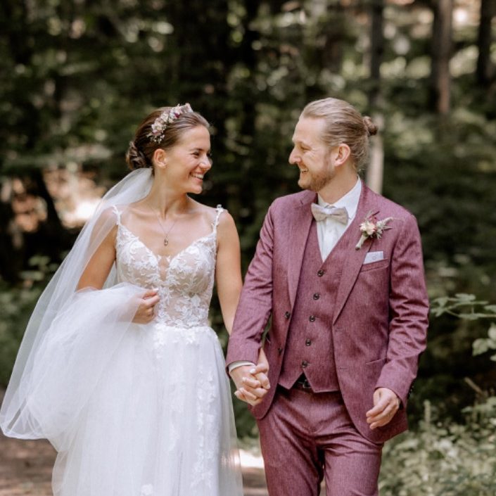 Kundenstimmen | Lynn & David Brautpaar im Wald