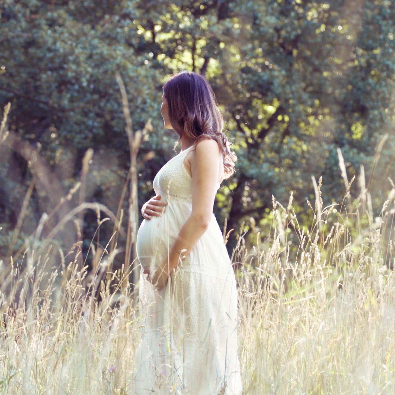 Babybauch - Fotografie in Freiburg | fluments Babybauchshooting in Sommerwiese